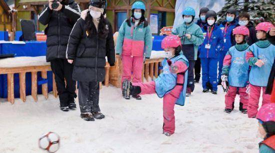 好世界杯足球赛2023在哪里举行_长沙举行趣味雪地足球赛助威世界杯